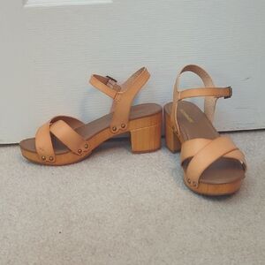 Stylish Tan Sandals